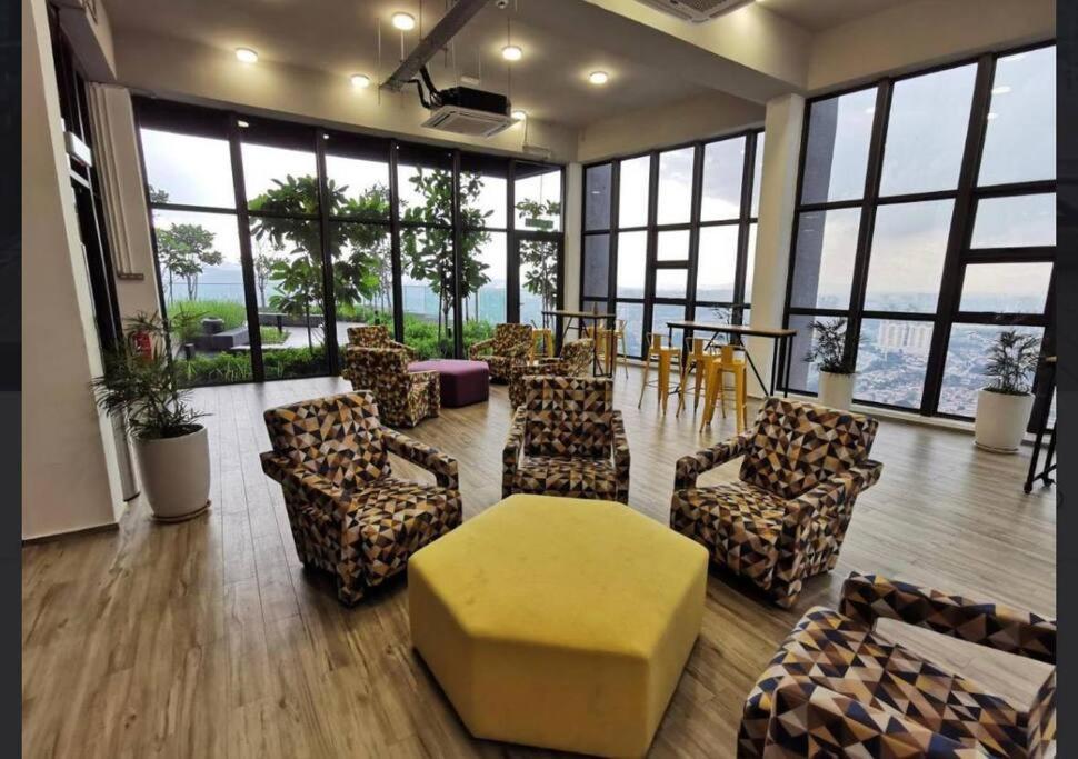 Pangsapuri Modern Ekocheras Loft Klcc View Near Mrt Freewifi Kuala Lumpur